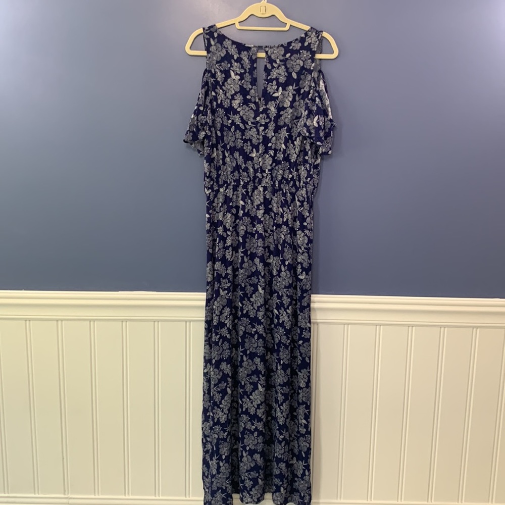 Cold Shoulder Maxi - Picture 6 of 9